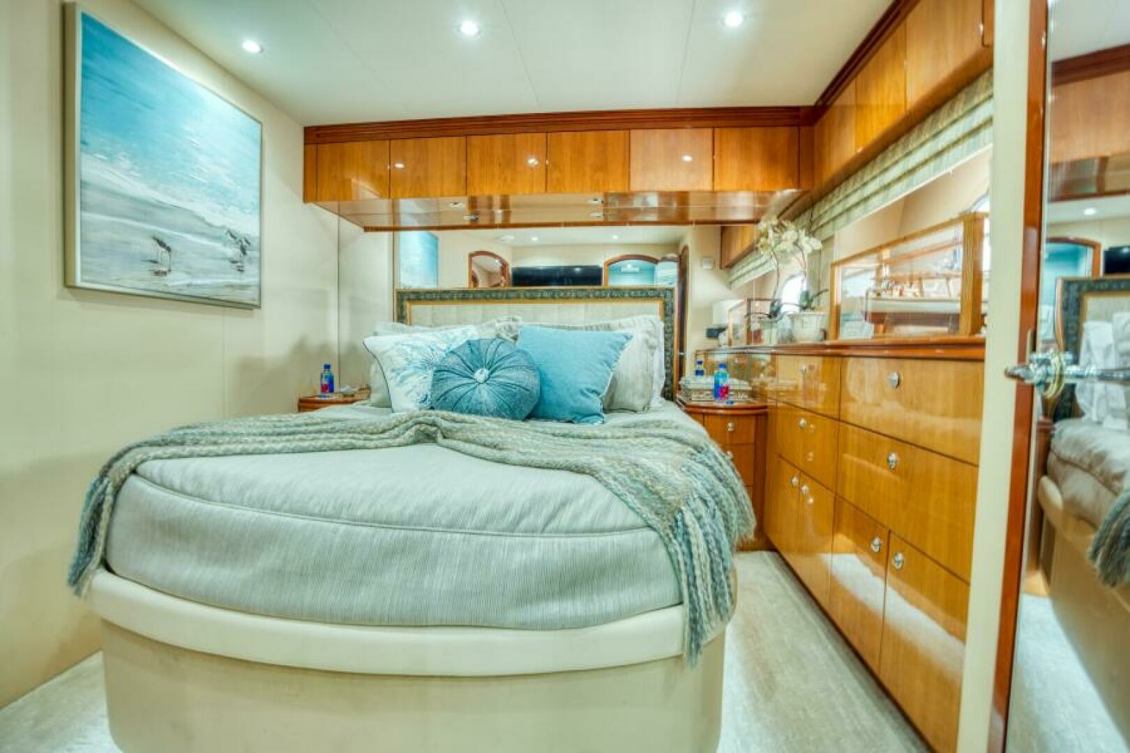 MAJESTIK 80ft Hatteras Yacht For Sale