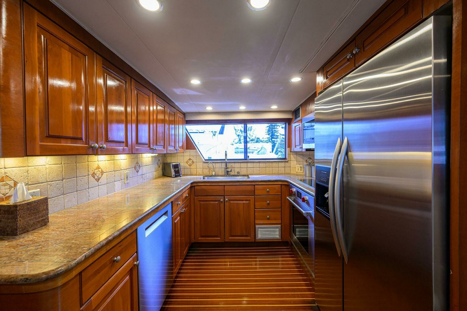 FOREVER YOUNG 78ft Hatteras Yacht For Sale