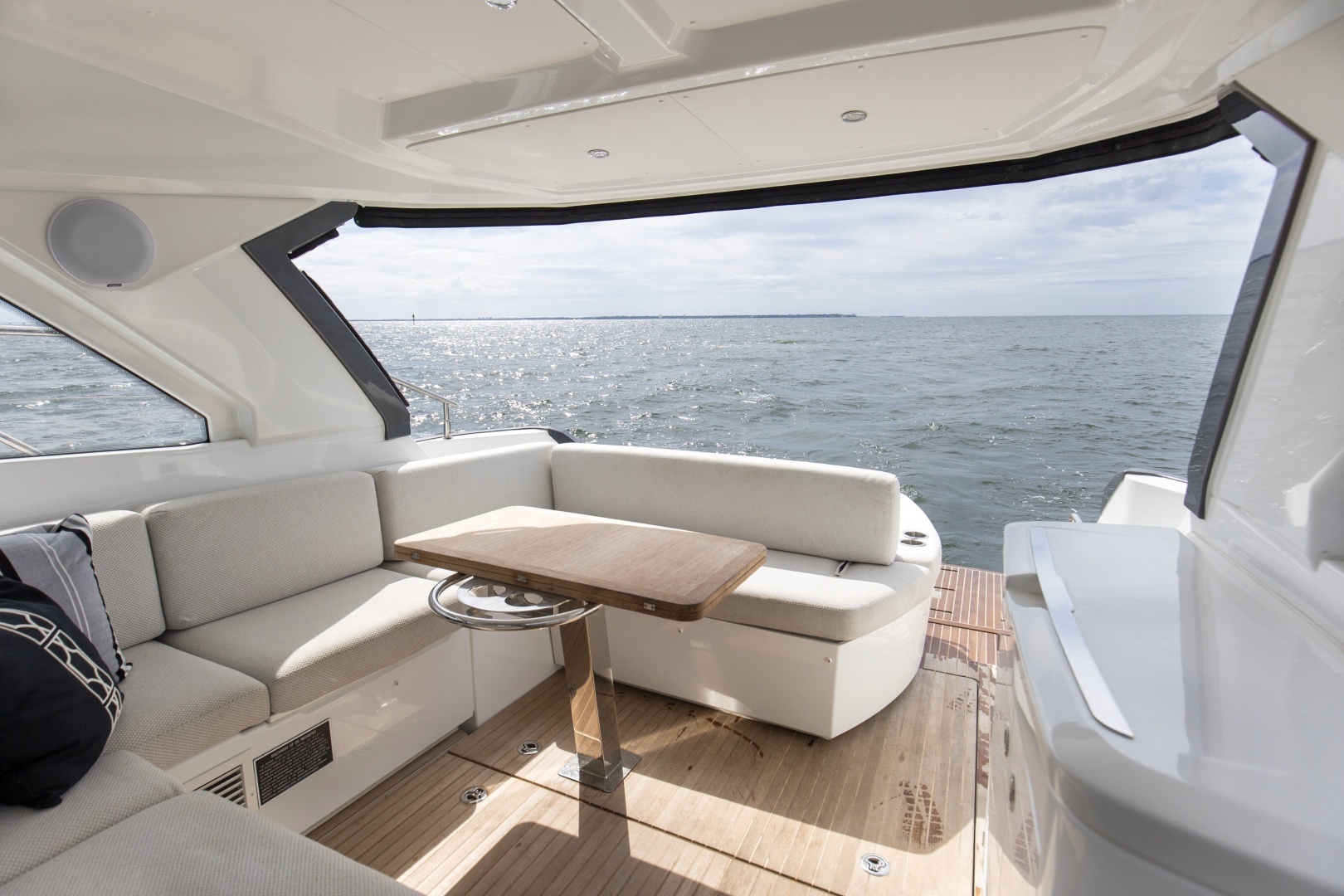 2022 Beneteau 41 Grand Turismo War Downs Eagle Topside (1)
