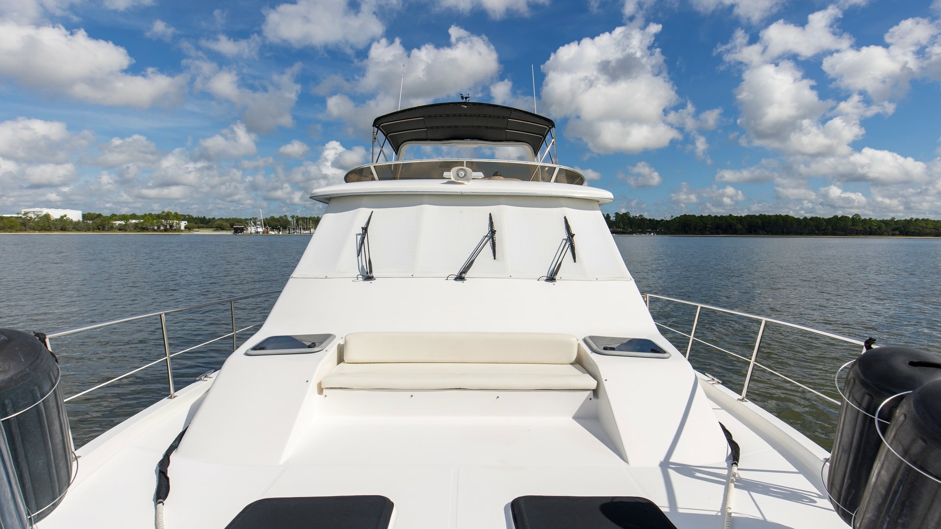 2007 Meridian 490 SE Pilothouse Trust Forward Deck (1)