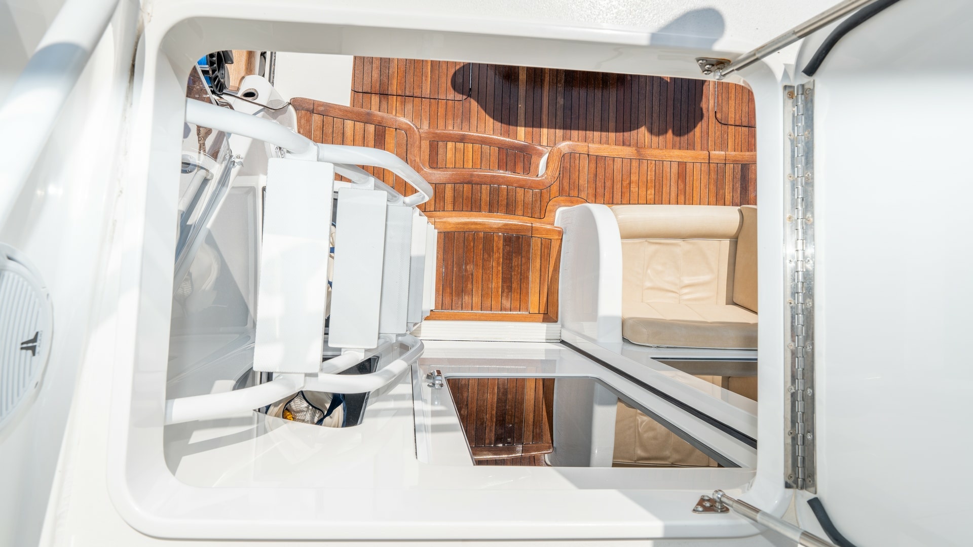 Flybridge Access and Cockpit View