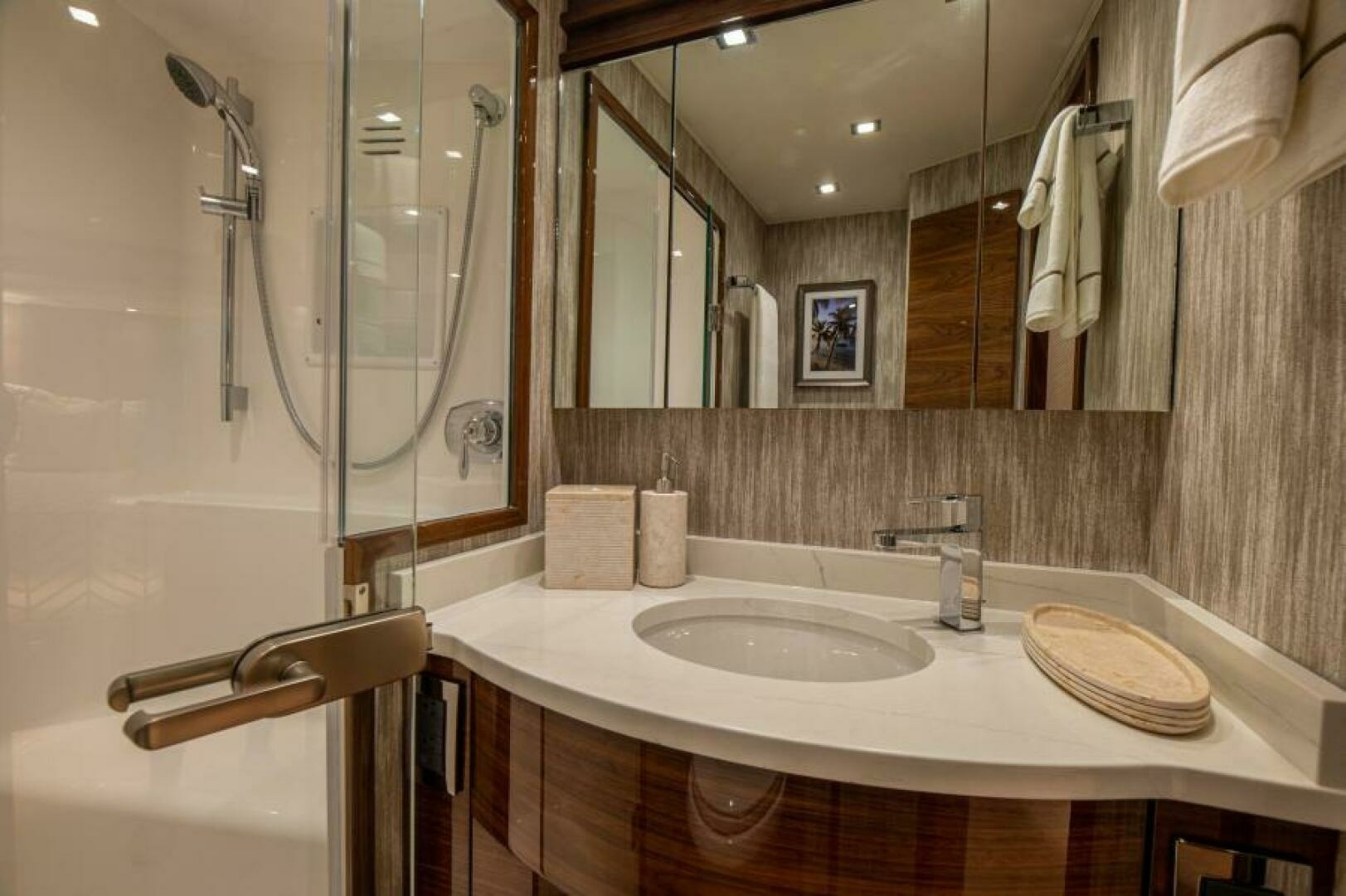 Elegant En-Suite Bathroom