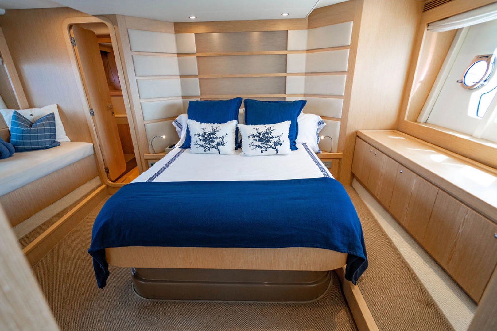 2012 Ferretti Yachts 62 FLY