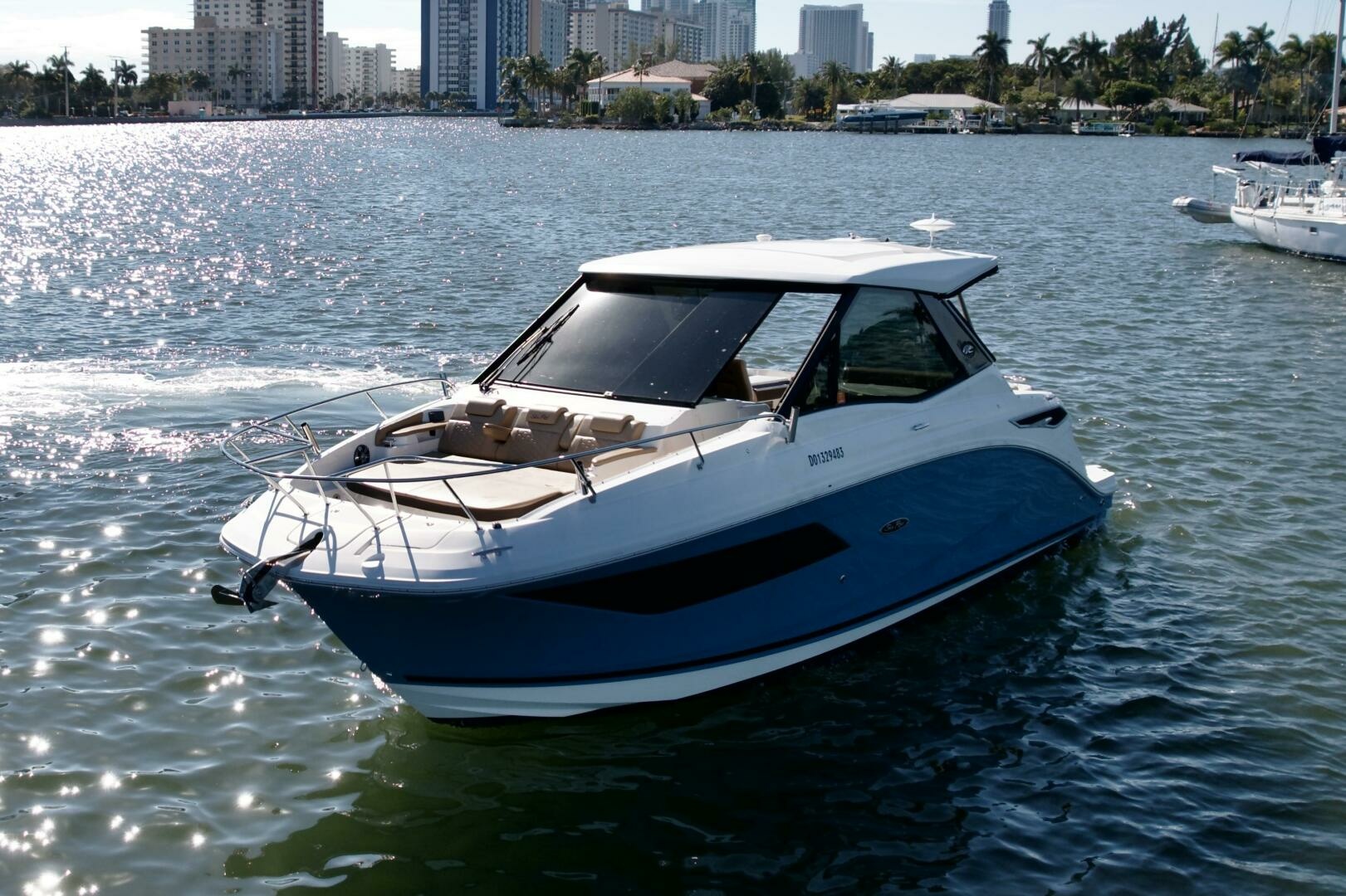 2022 Sea Ray Sundancer 320 — photograph 2