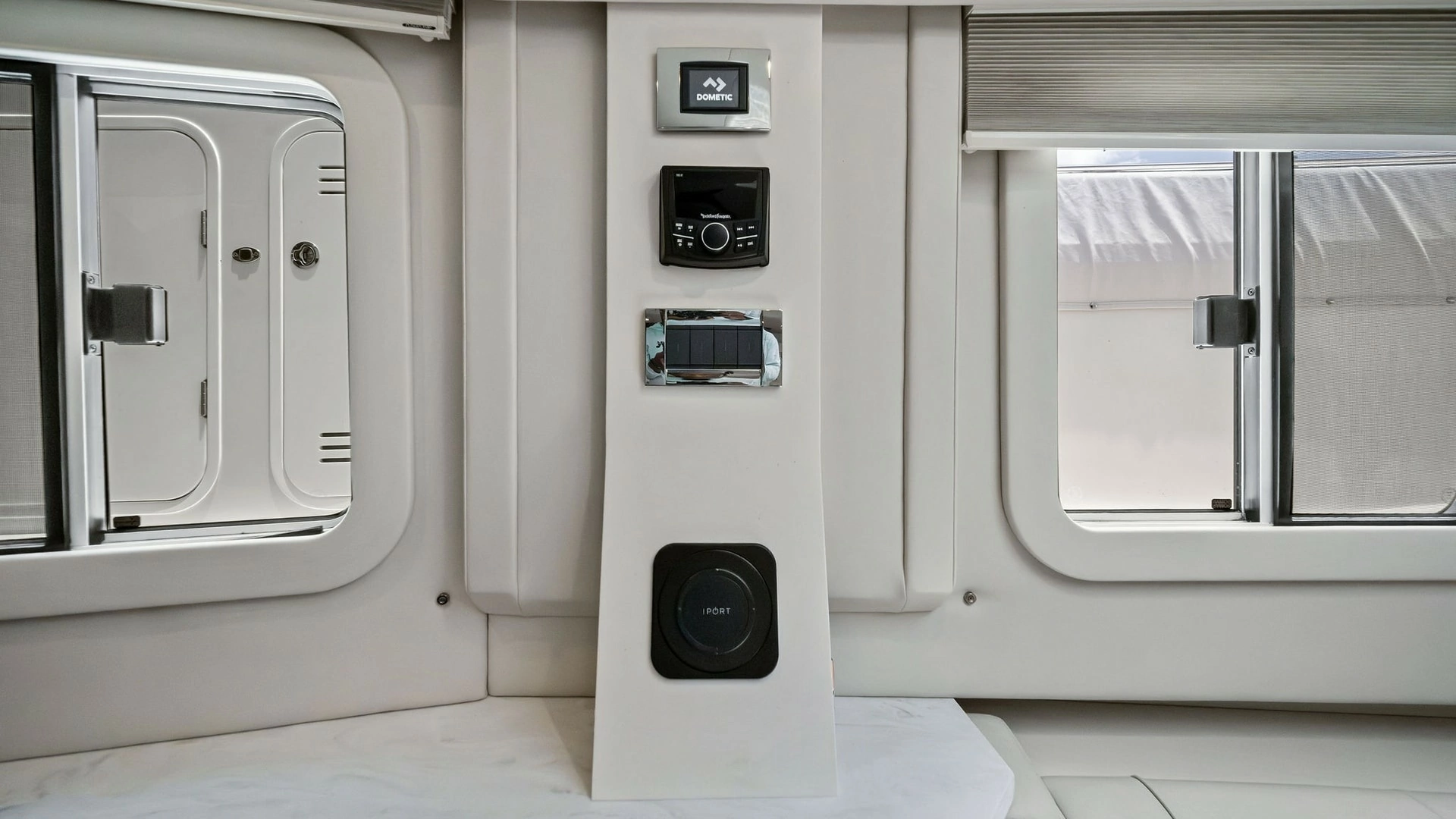 Formula 430 Super Sport Crossover Yacht For Sale