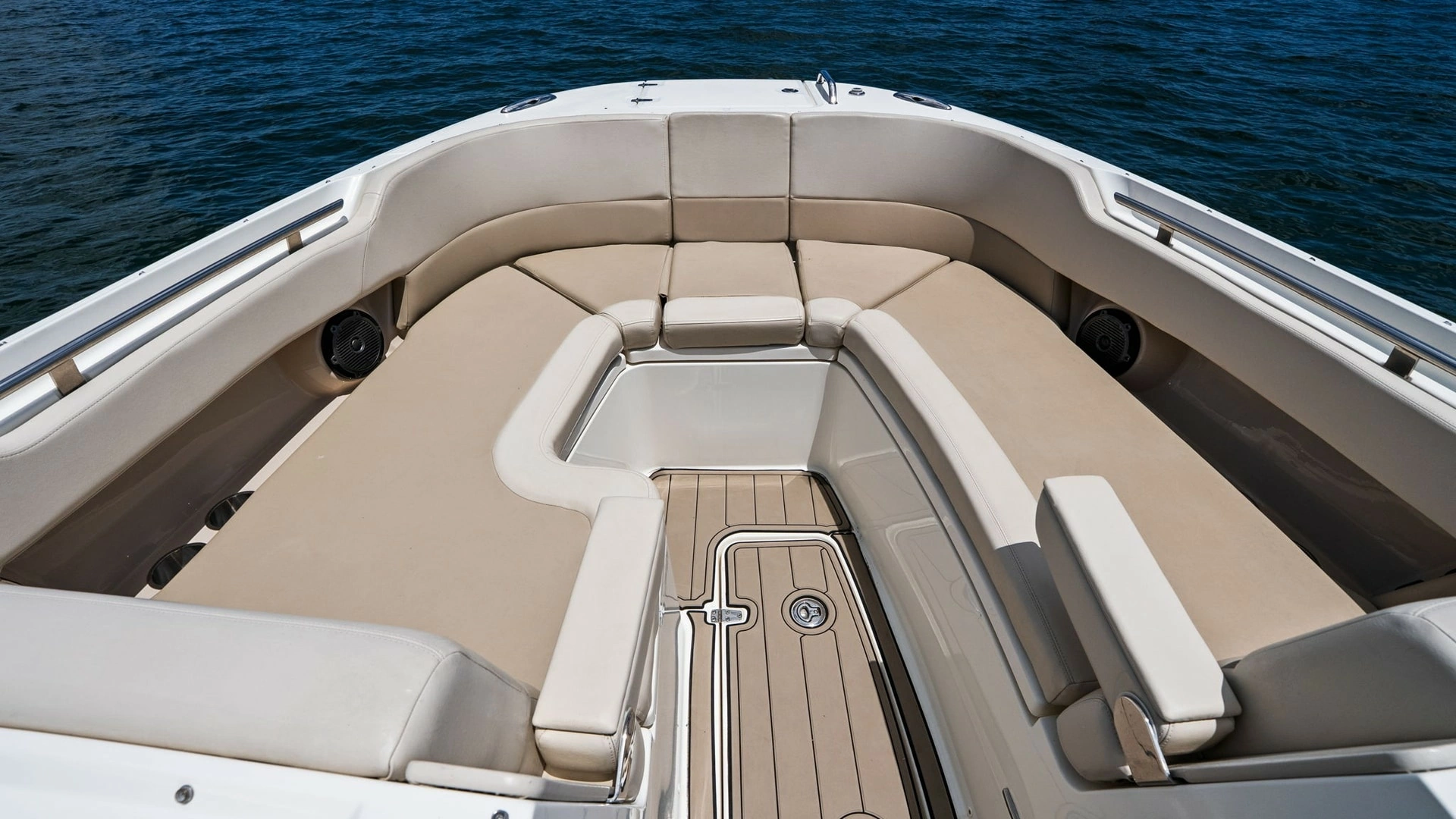 Boston Whaler 320 Vantage Yacht For Sale