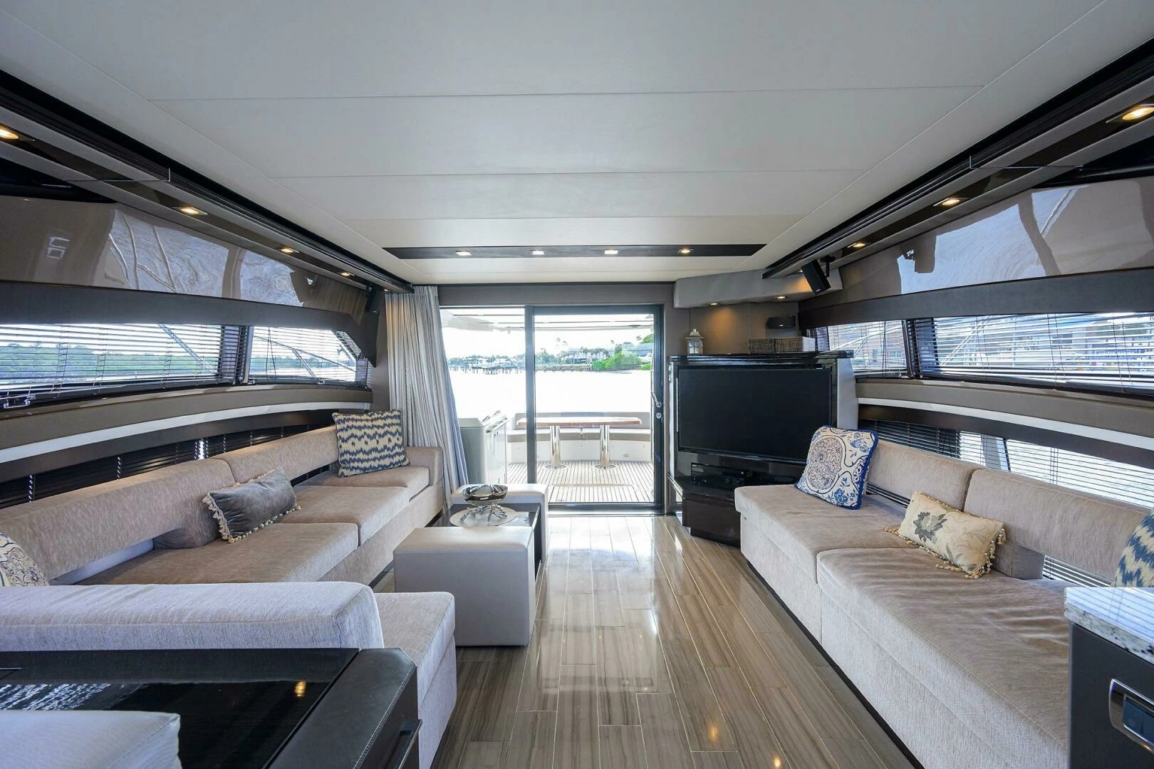 Marquis 660 Sport Yacht Yacht For Sale