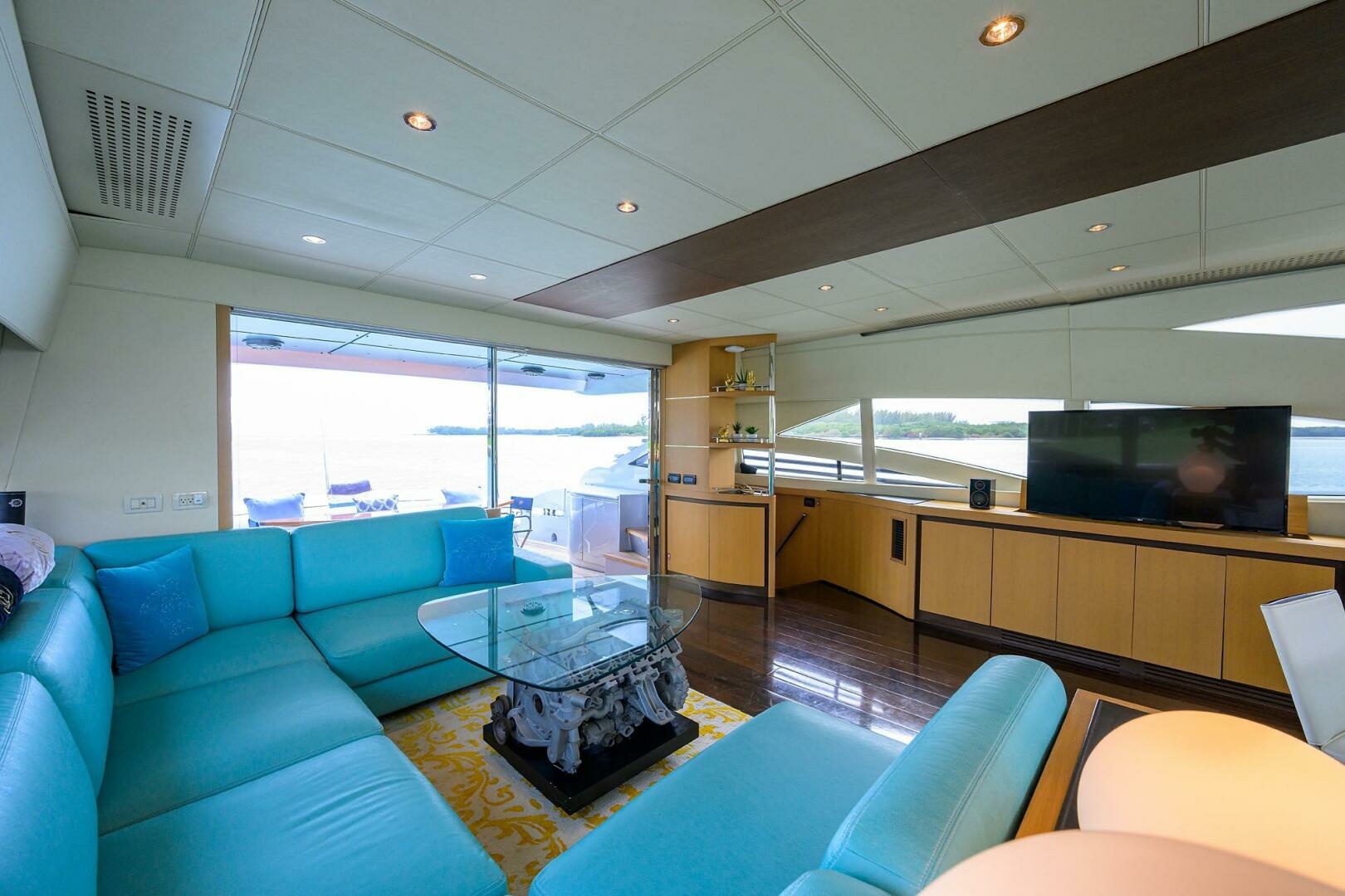 Miura 90ft Pershing Yacht For Sale