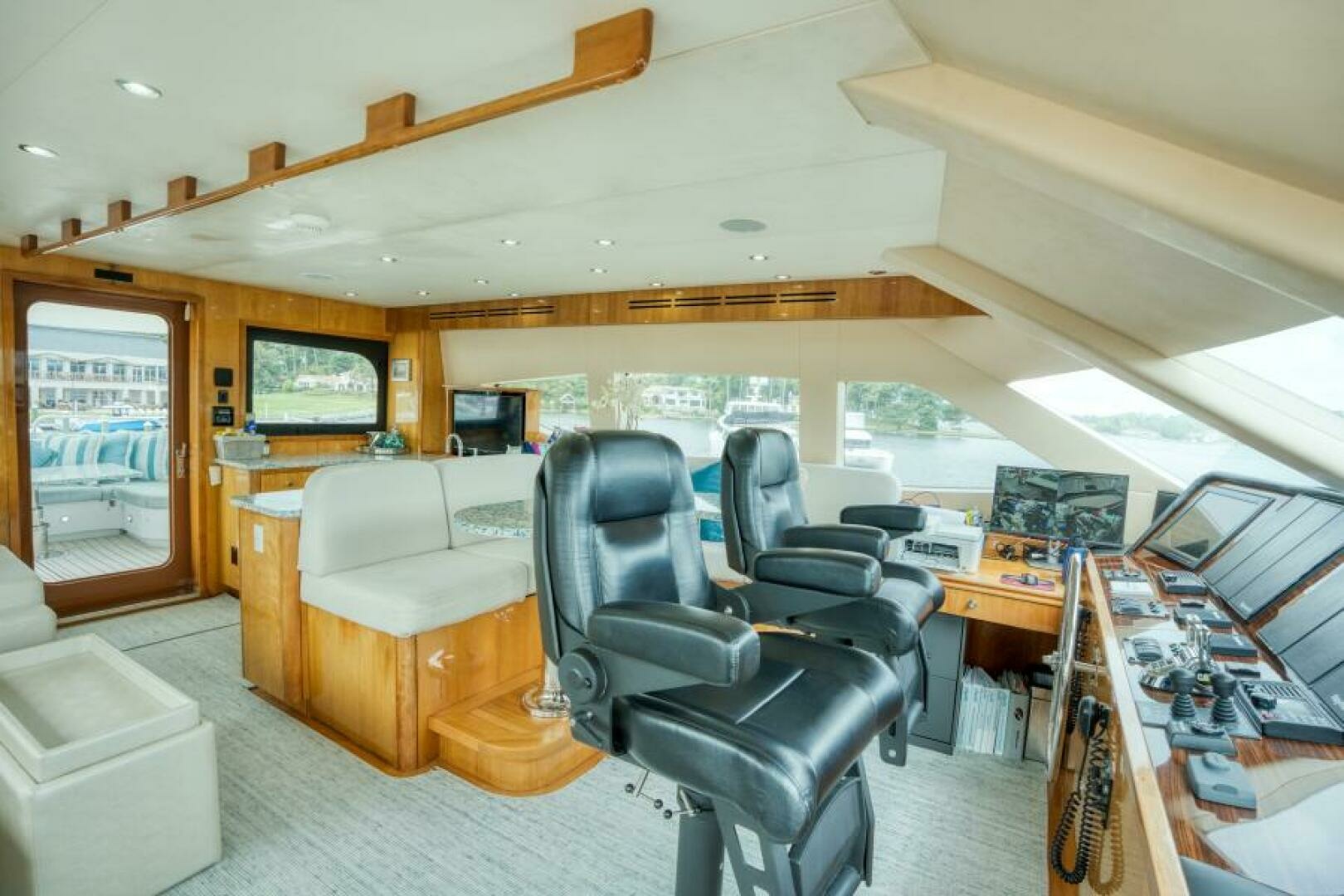 MAJESTIK 80ft Hatteras Yacht For Sale