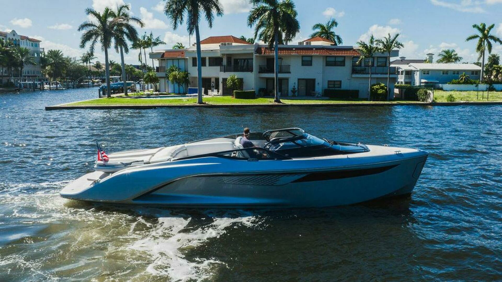 2020 Princess R35 — photograph 4