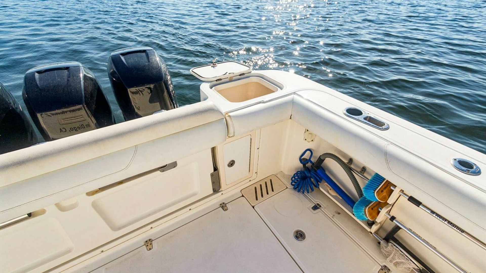 HAMMERHEAD II 34ft Boston Whaler Yacht For Sale