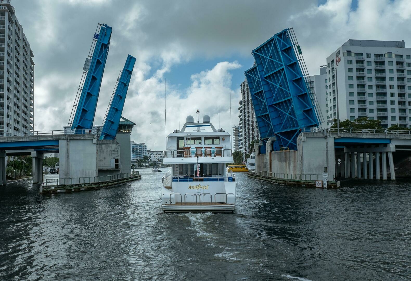 JusMad 80ft Ocean Alexander Yacht For Sale