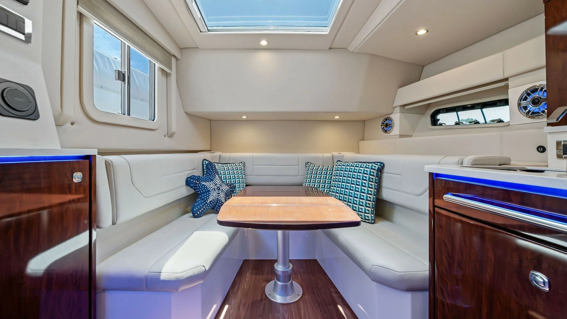 Formula 430 Super Sport Crossover Yacht For Sale