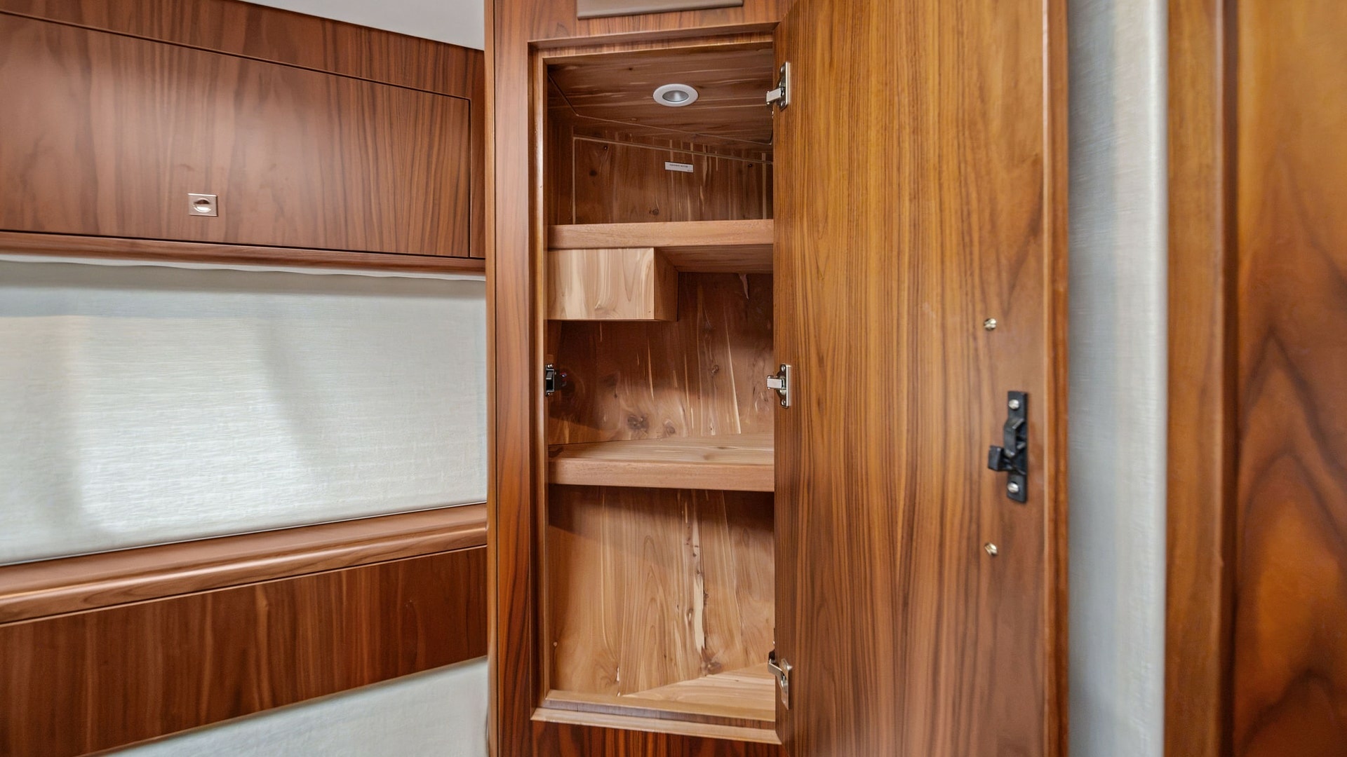 SEA N ME TOO 44ft Hatteras Yacht For Sale