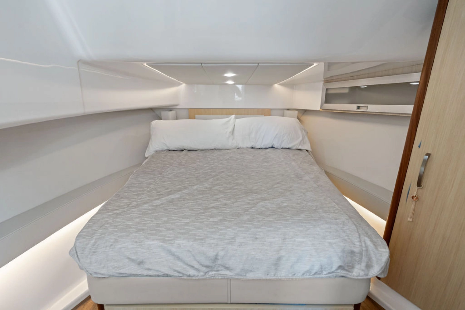 Regal 36 XO Yacht For Sale