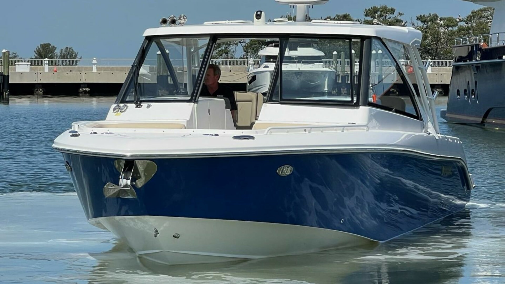 Solamore 34ft Everglades Yacht For Sale