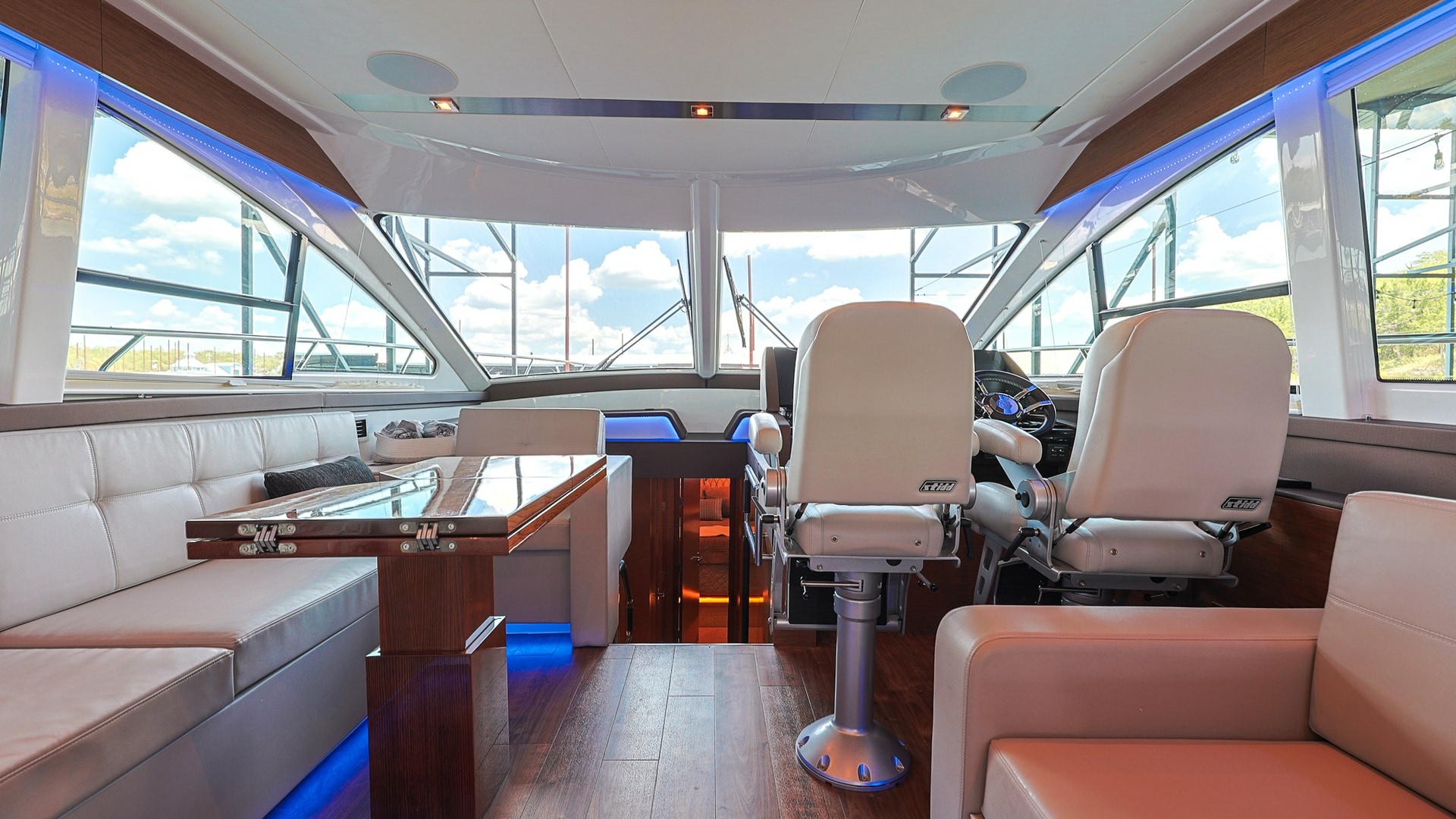 Spacious Helm and Salon Area