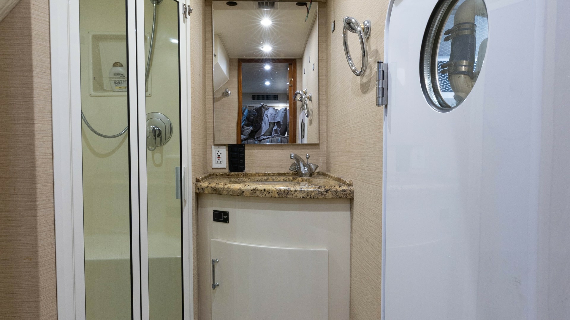 Viking 65 Enclosed Bridge — Donna Maria - Photo 17
