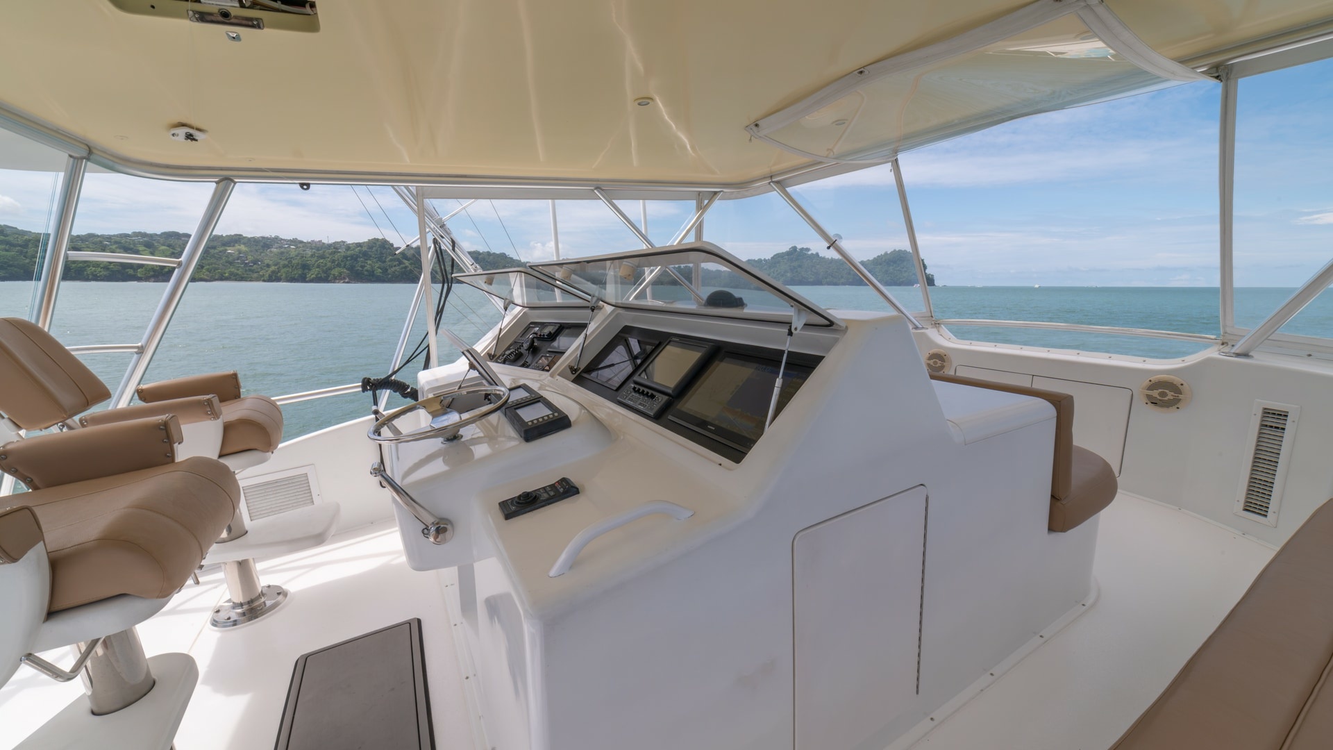 Flybridge Helm Station 2002 Viking 61 Convertible