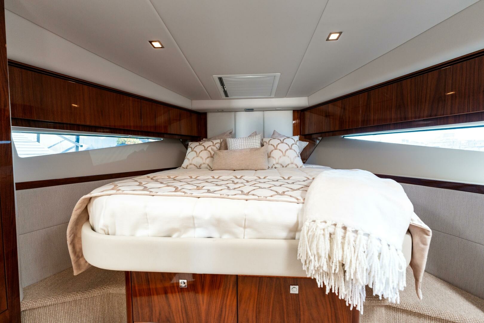 VENTURES64 48ft Riviera Yacht For Sale
