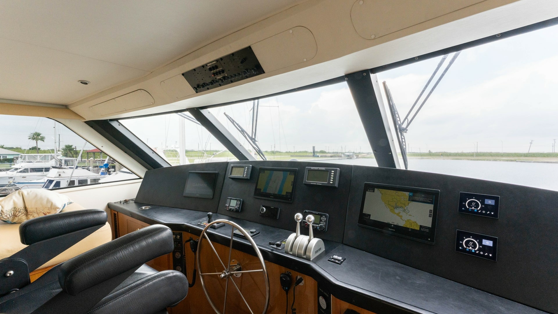 Enclosed Bridge Helm Station