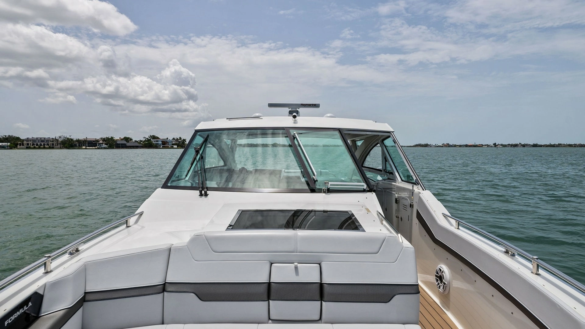 Formula 430 Super Sport Crossover Yacht For Sale