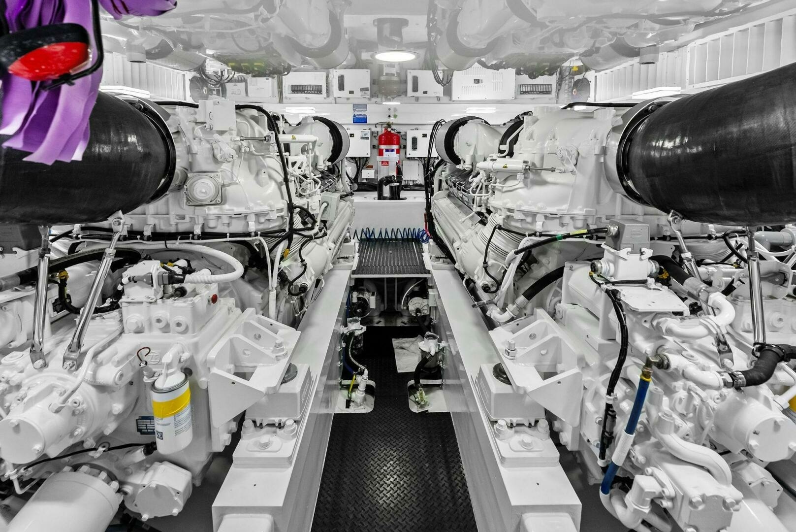 2023 Viking 64 Convertible- SIN PELO- Engine Room