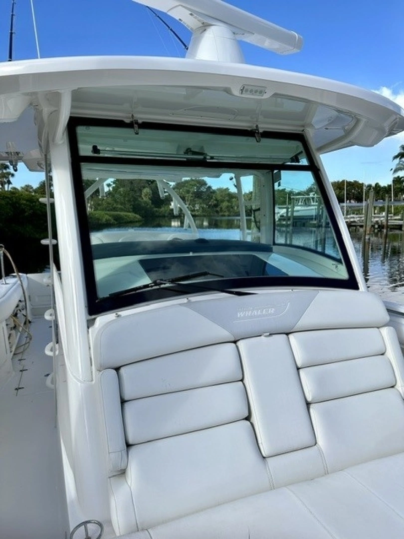 Boston Whaler 370 Outrage Yacht For Sale