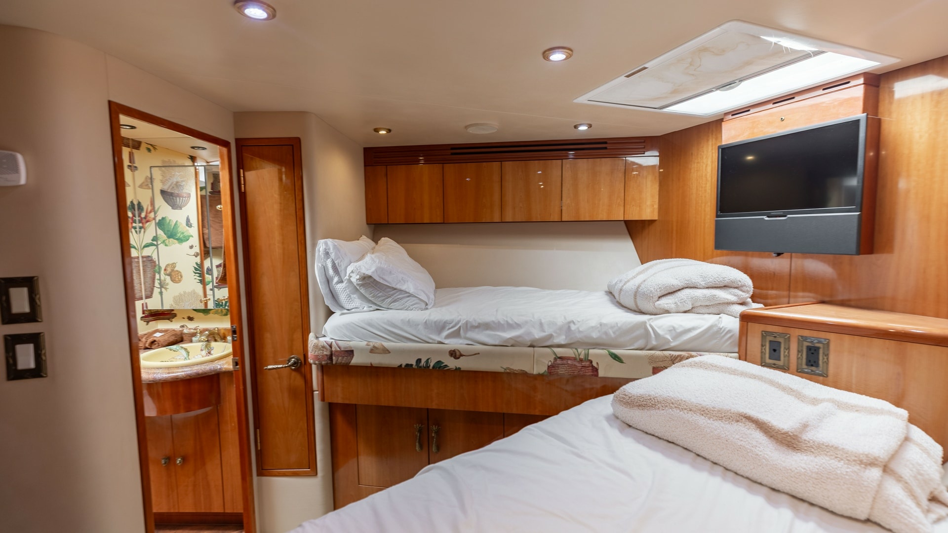 2007 Hatteras 68 Convertible- KEMOSABE- VIP Forward Stateroom