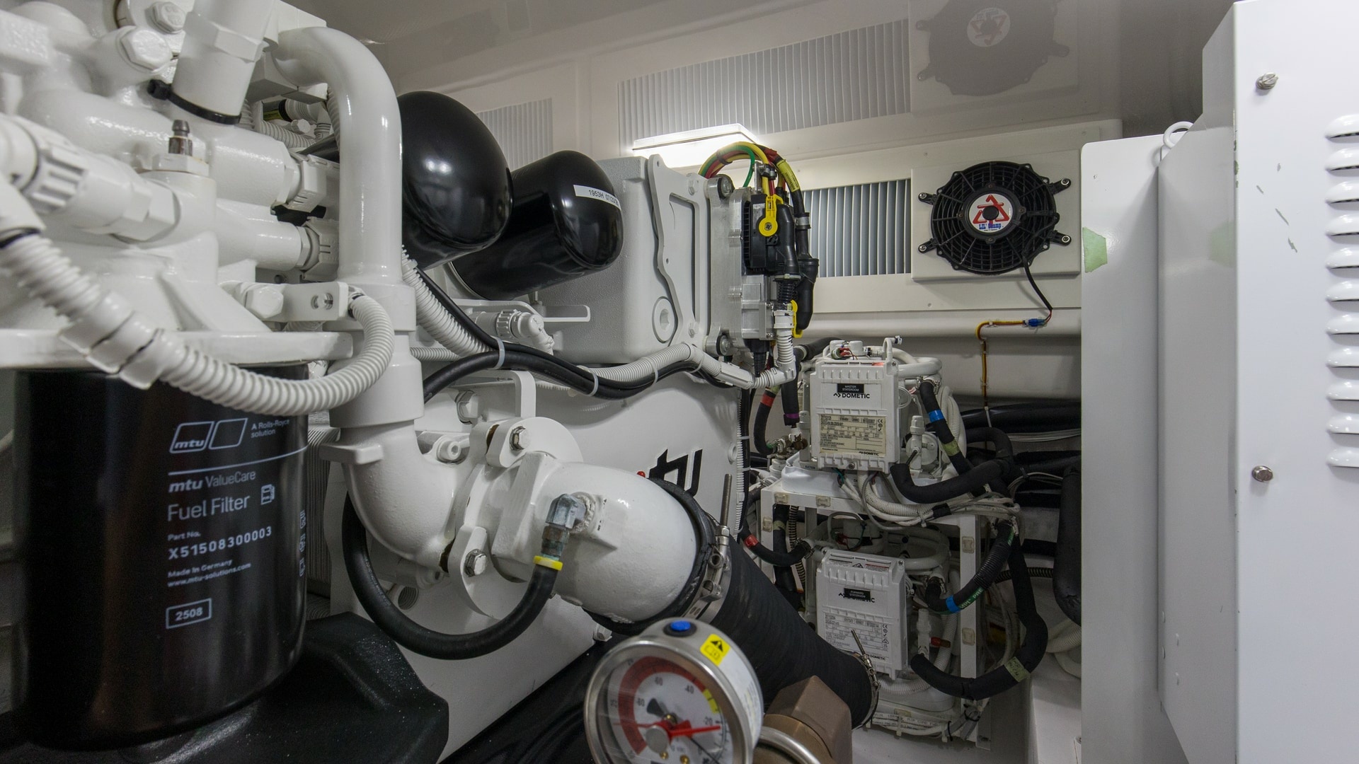 2022 Viking Convertible Cole Play Engine Room (6)