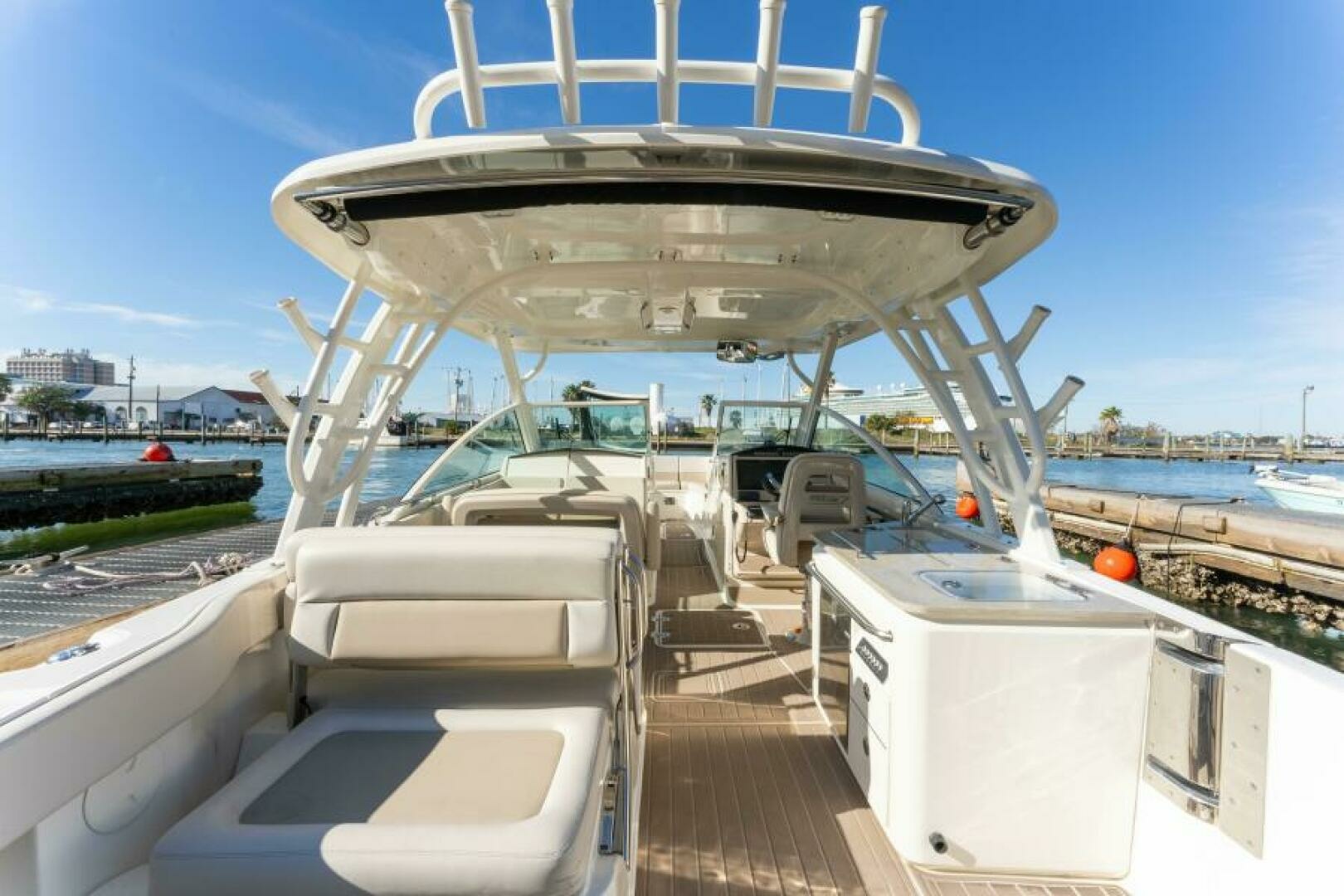 2017 Boston Whaler 320 Vantage Sutra