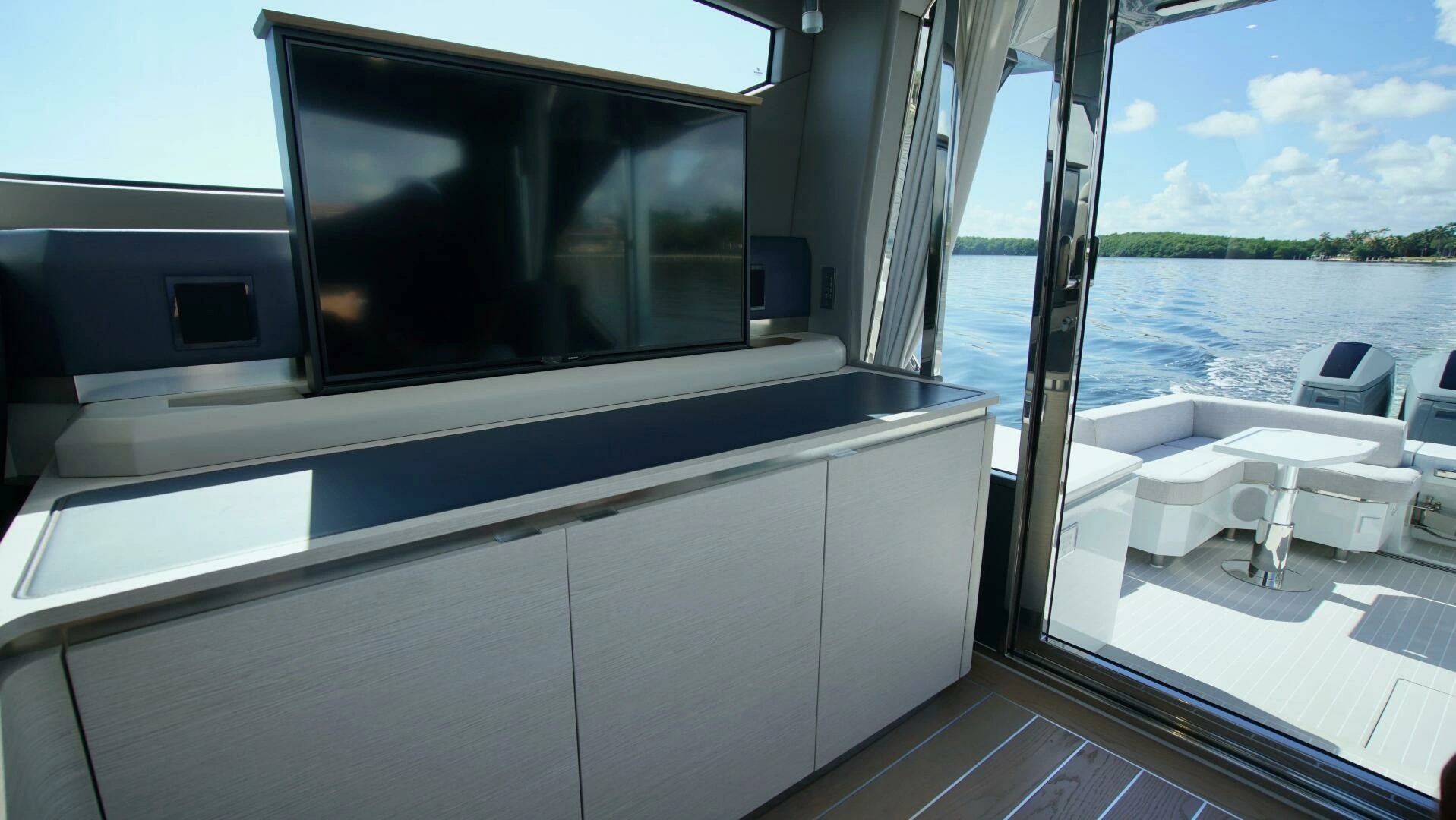 Uniesse HTC5P Yacht For Sale