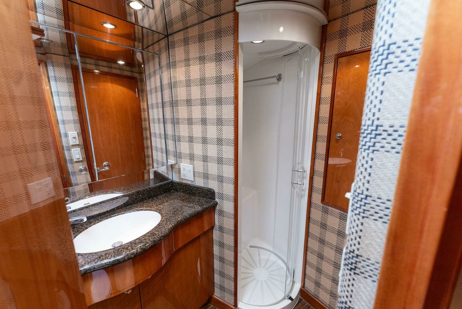 CHUPACABRA 64ft Hatteras Yacht For Sale