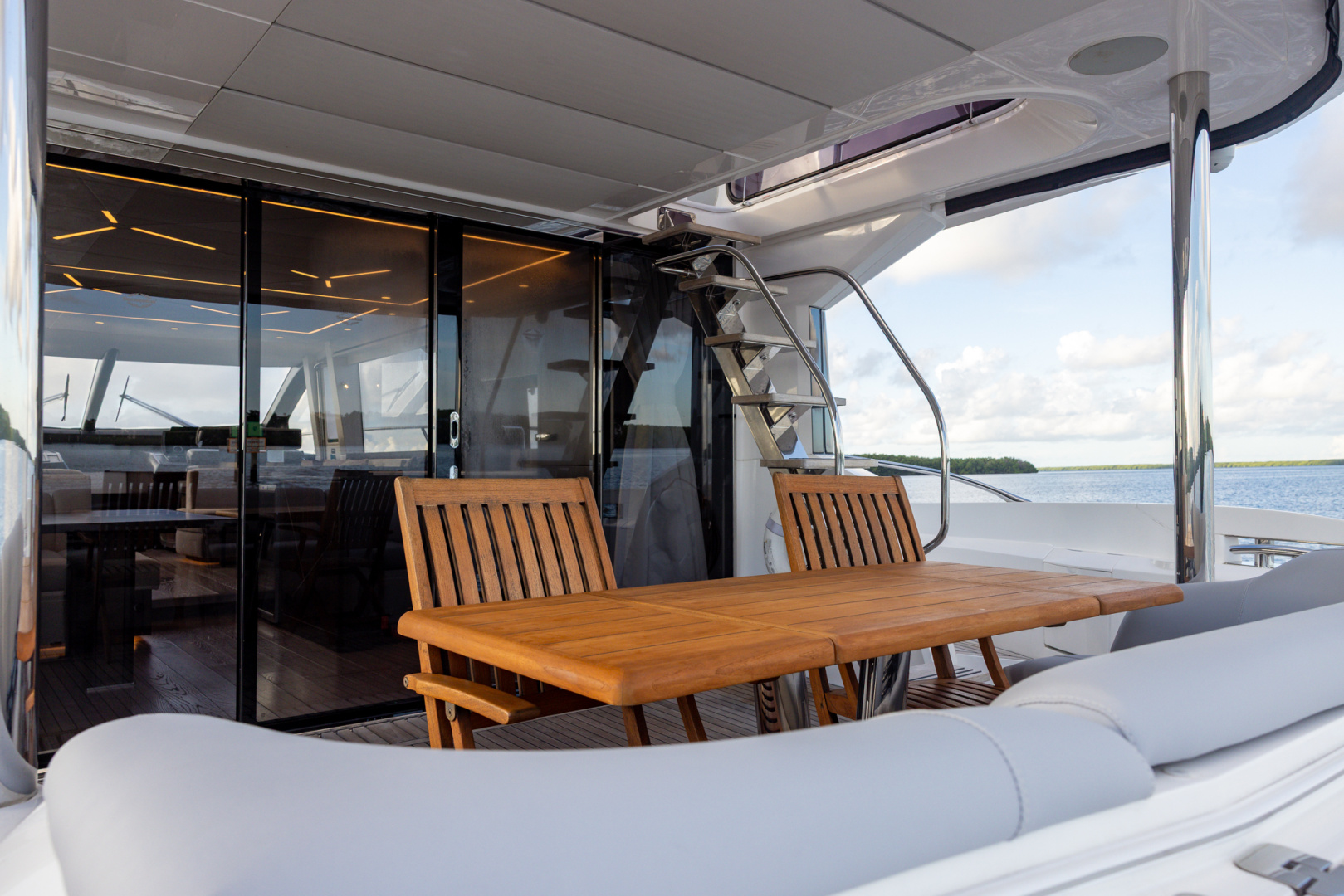 2022 Sunseeker Manhattan 68 — photograph 2