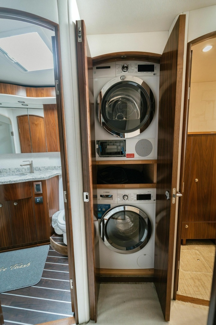58 Viking - Laundry Center