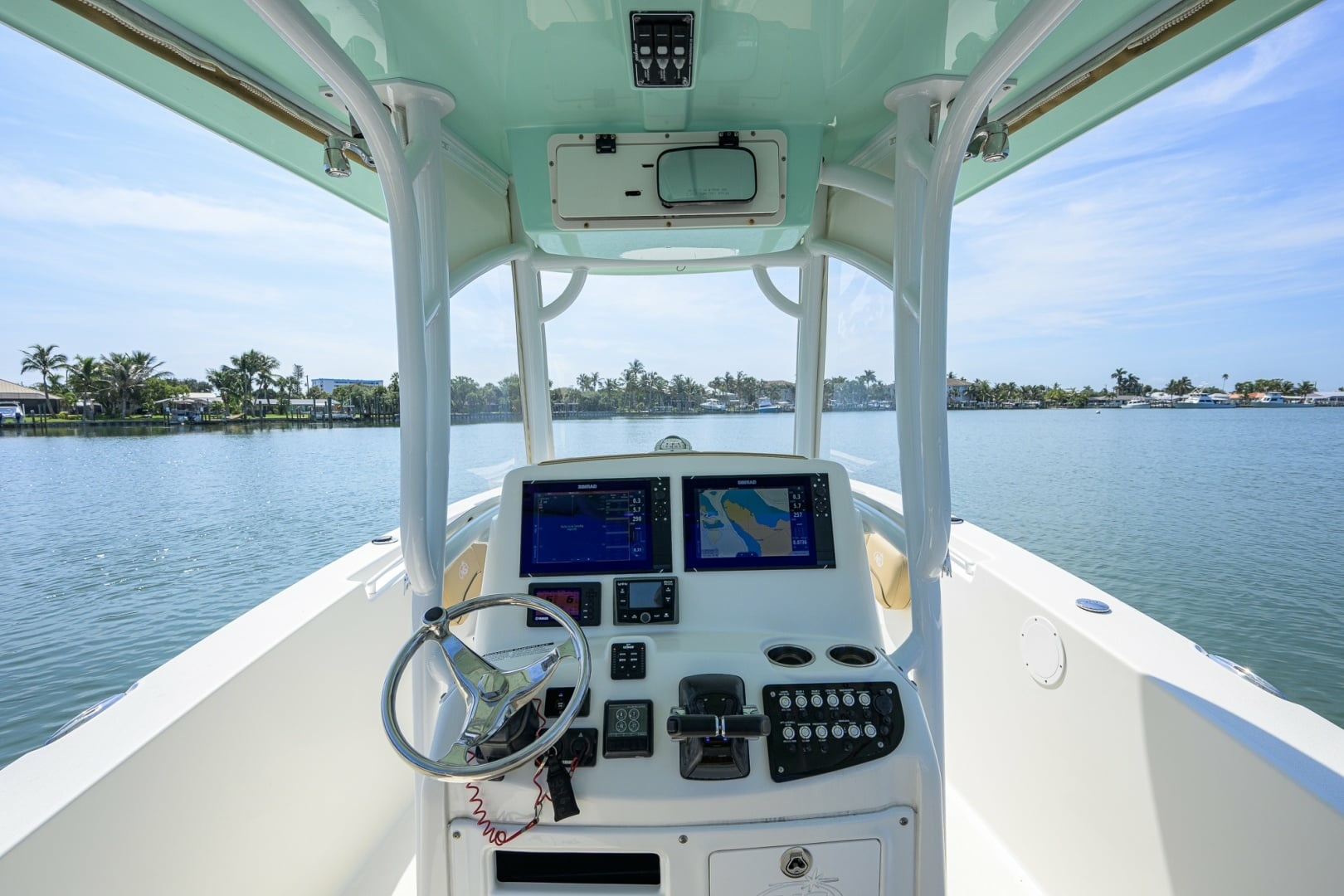 NauticStar 28 - Helm