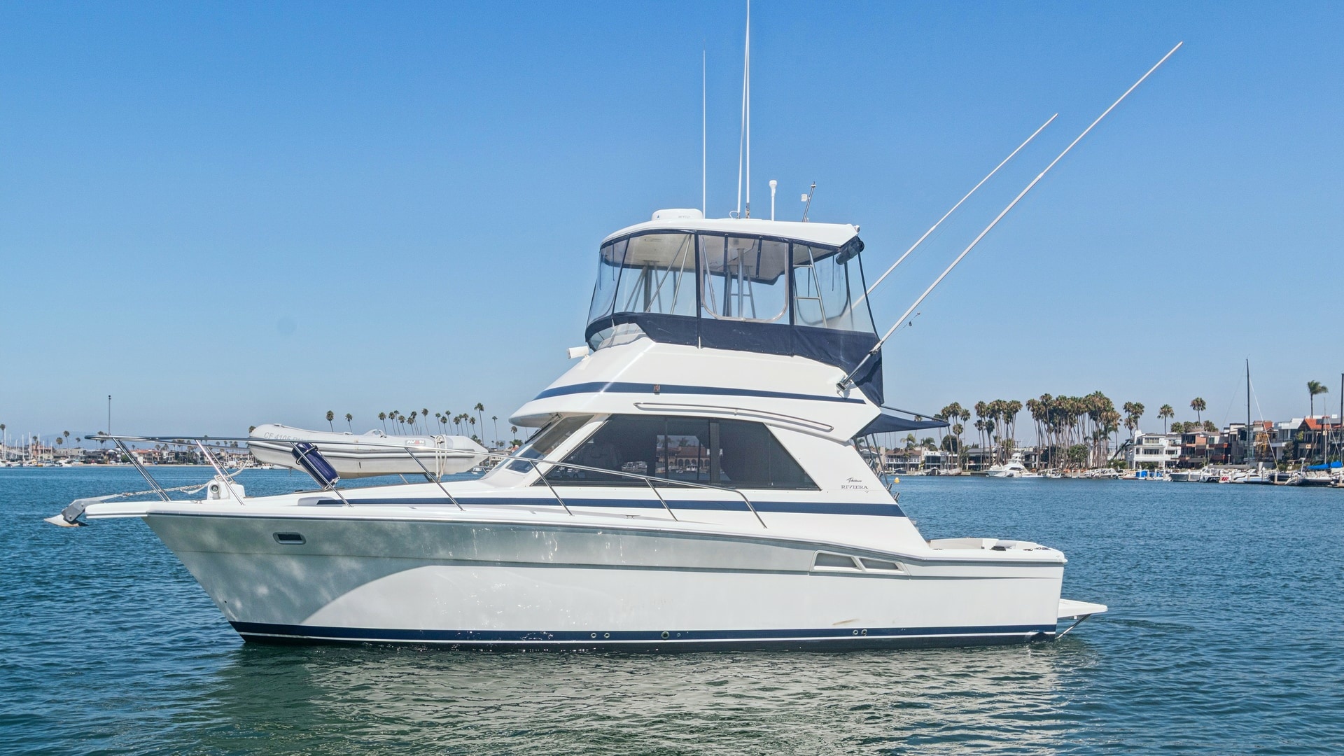Starboard Profile with Flybridge