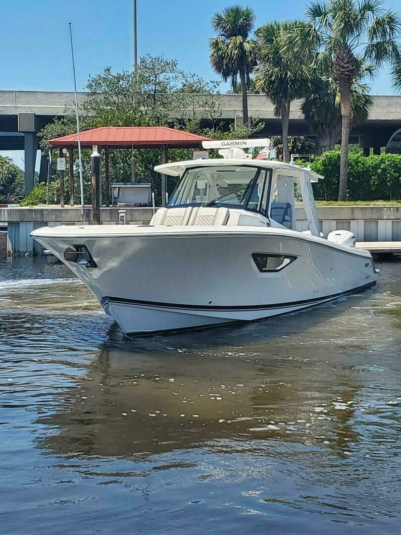 2023 Pursuit S 378 Sport — photograph 3