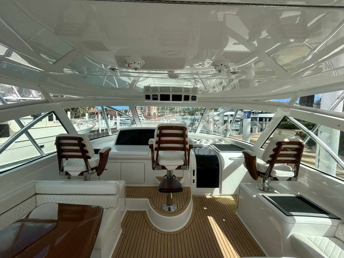 2023 Viking 54 Open — photograph 2