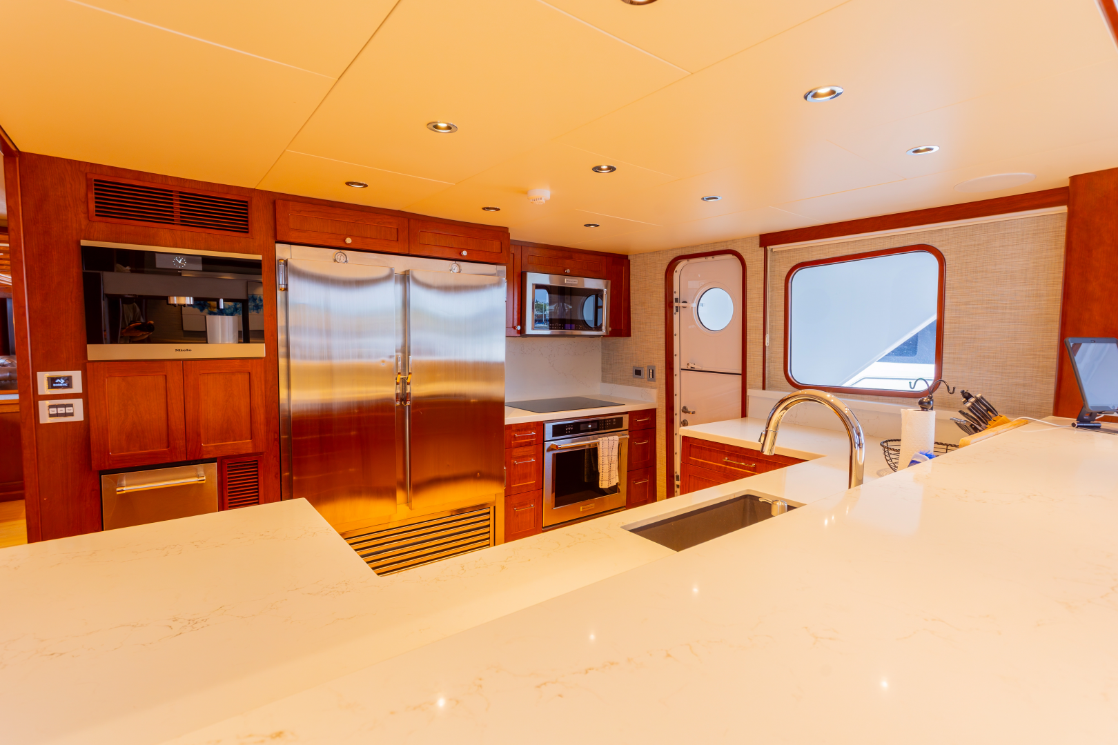 Dozer 98ft Queenship Yacht For Sale