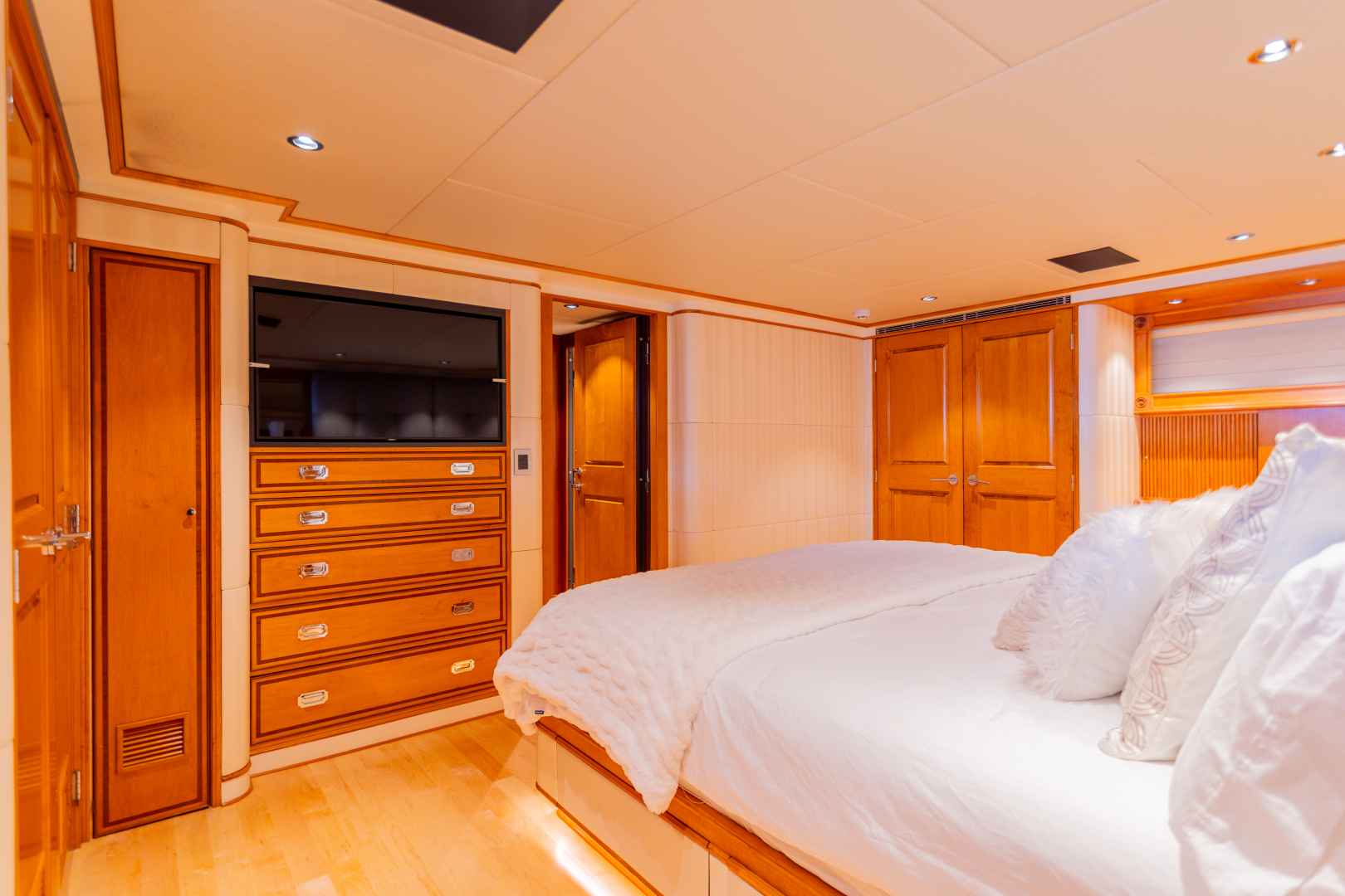 Dozer 98ft Queenship Yacht For Sale