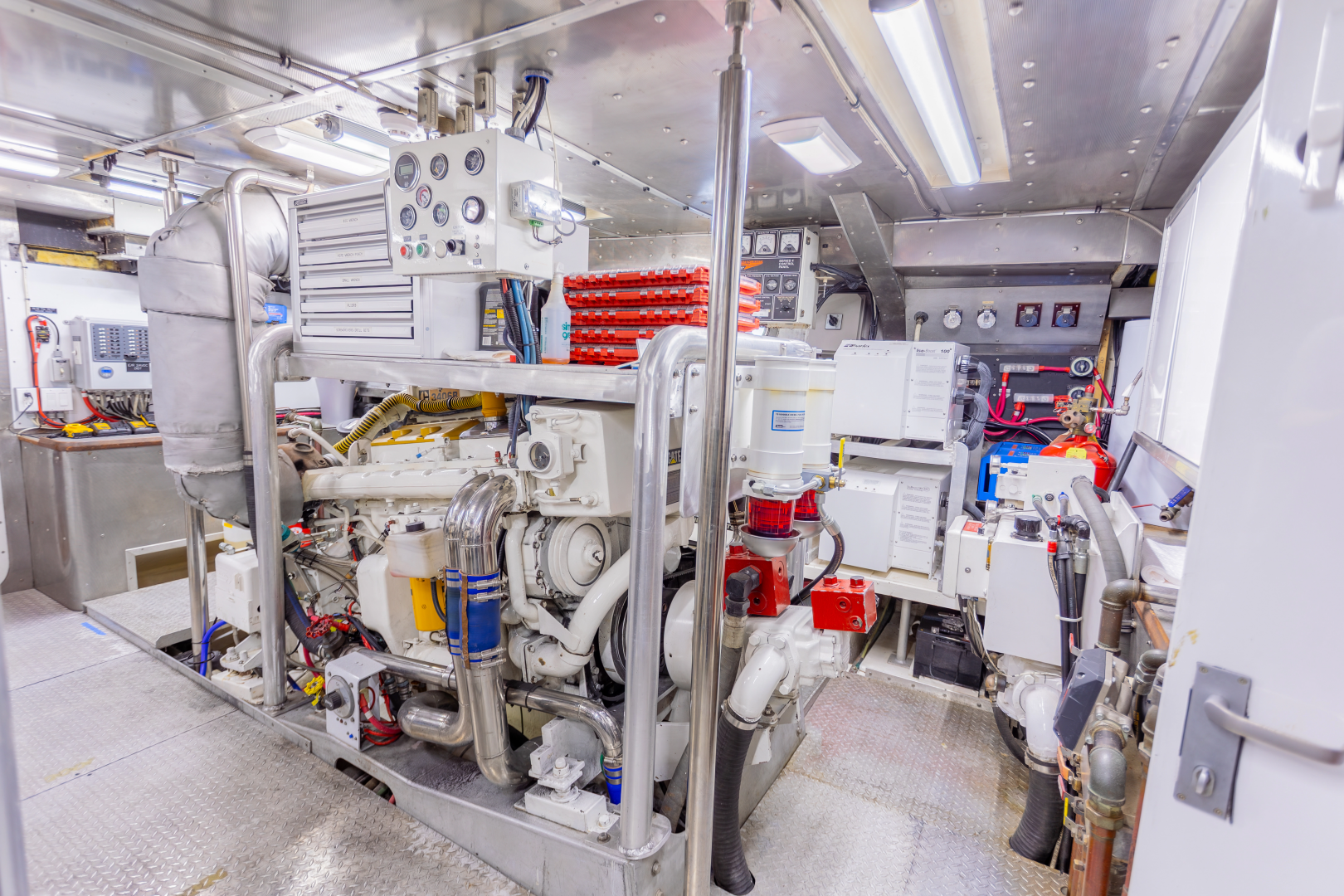 Dozer 98ft Queenship Yacht For Sale