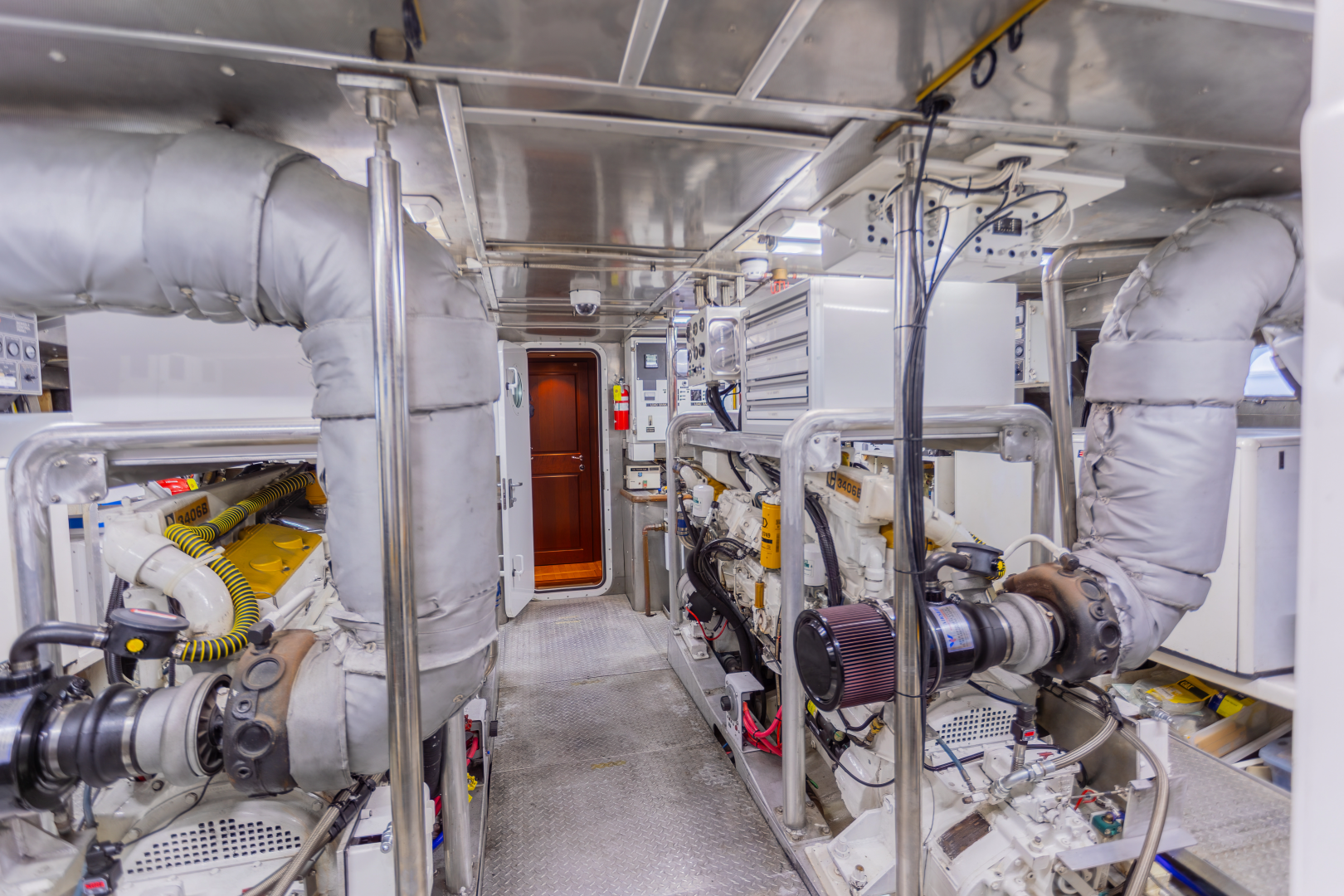 Dozer 98ft Queenship Yacht For Sale