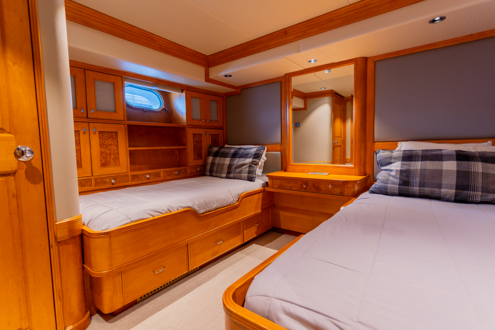 Dozer 98ft Queenship Yacht For Sale