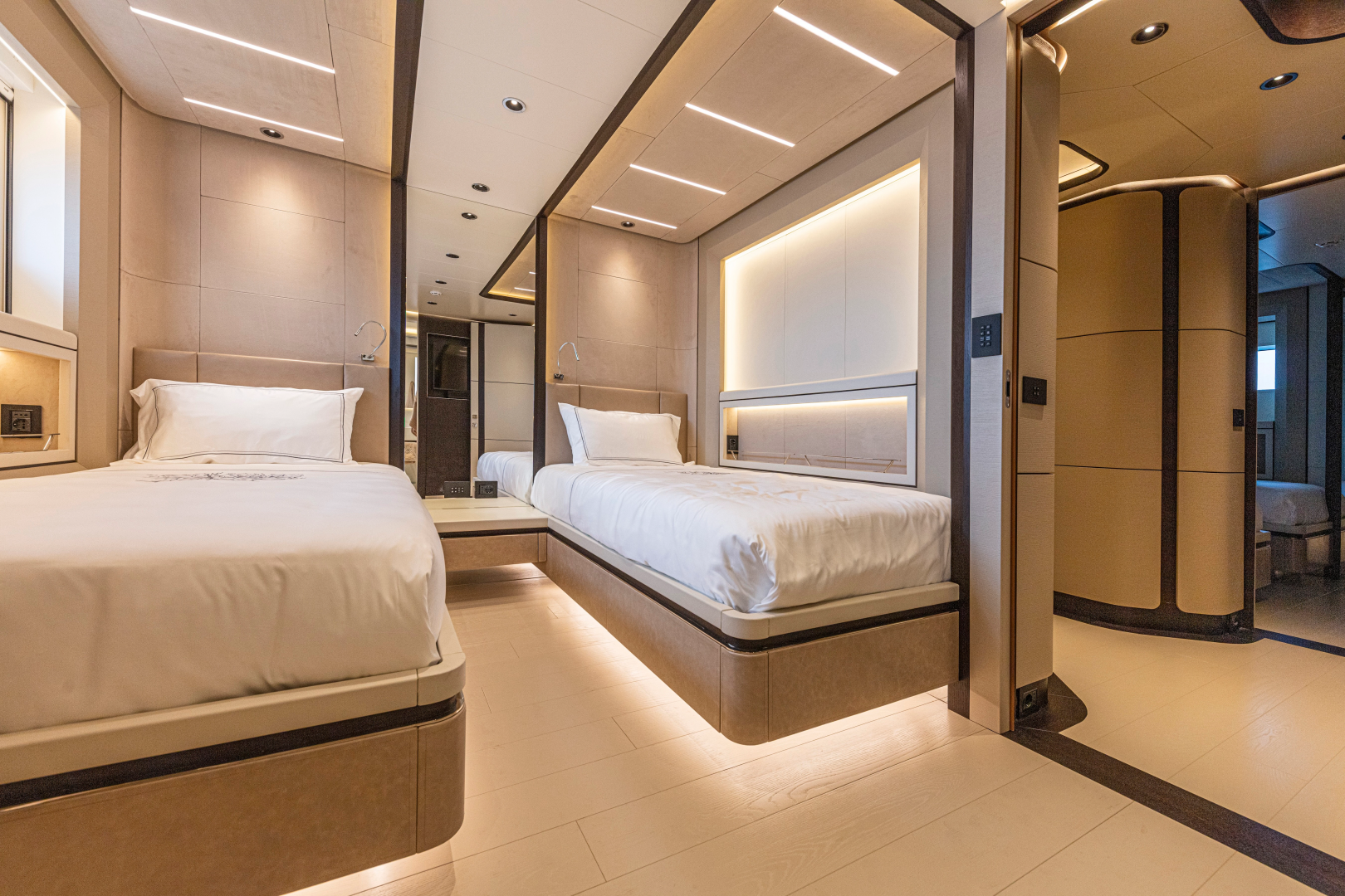 DUCALE 120 120ft Ocean King Yacht For Sale