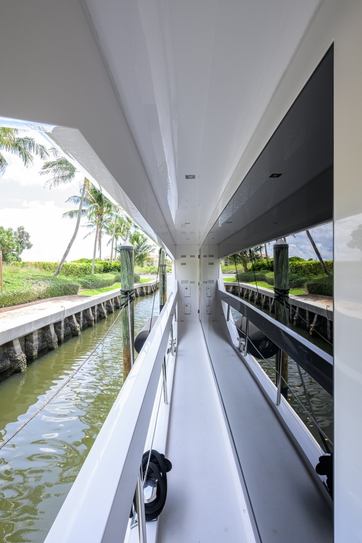 Midnight Moon 85ft Horizon Yacht For Sale
