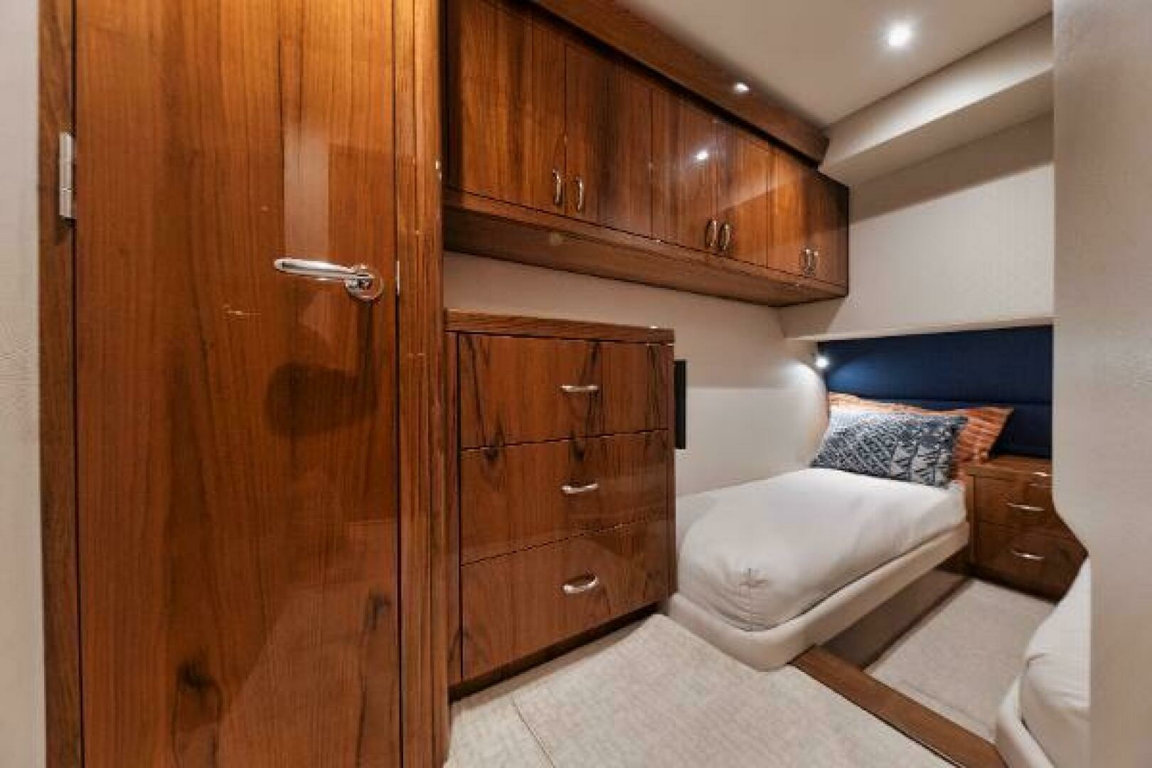 5 J rsquo s 54ft Hatteras Yacht For Sale