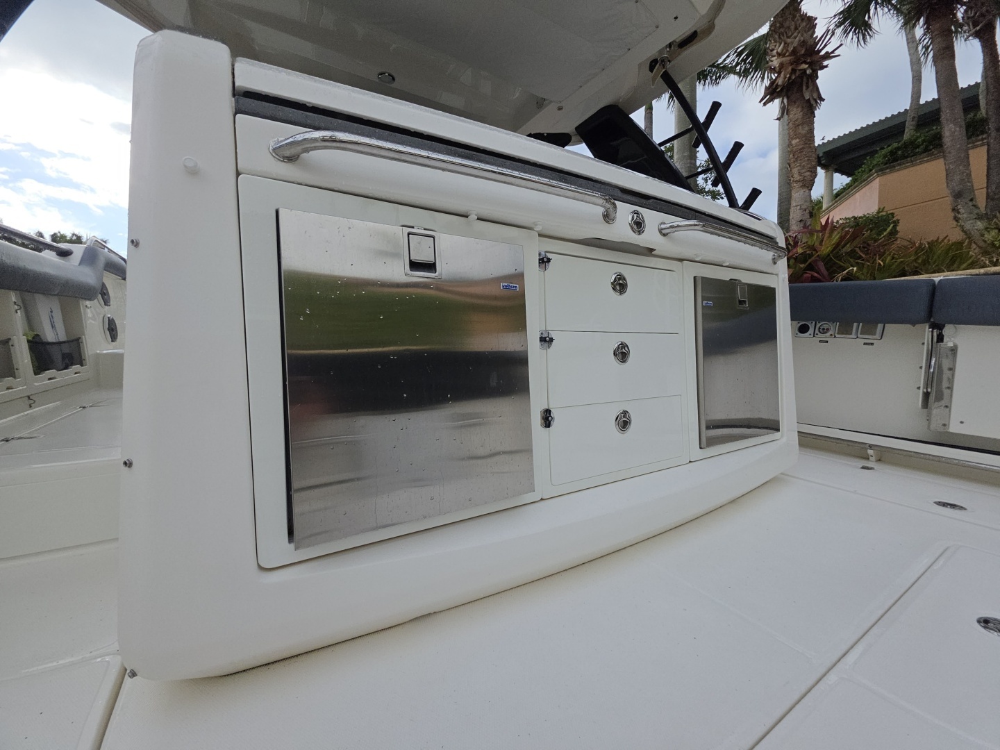 BFT 42ft Boston Whaler Yacht For Sale