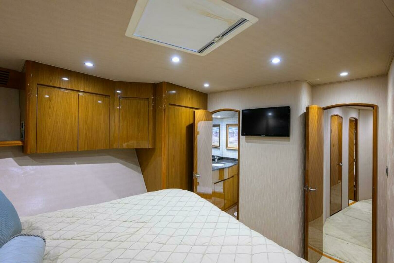 Viking 82 BLU FROG - Forward Stateroom