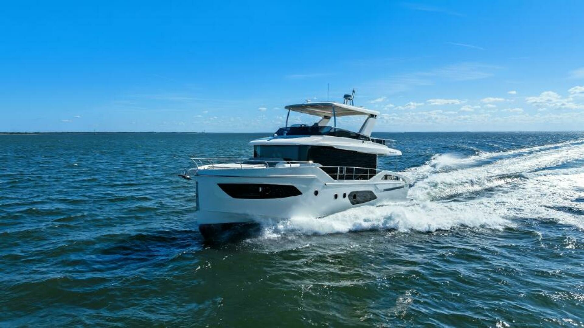 2025 Absolute Navetta 53 - Profile